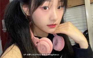 反差感和少女气息十足，穿着民族礼服做口技效果拉满