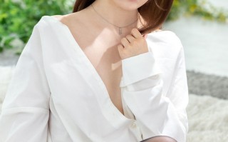 新人 秋田美人の箱入り娘 初めて人前でセックスをした日に実家には内緒の中出しデビュー 清水ひな