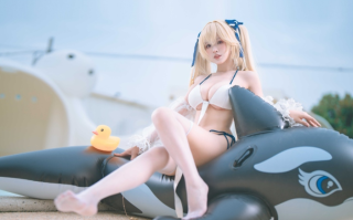 [三次元] G44不会受伤 & 肃雨雨雨 - 碧蓝航线 清凉一夏「很热吧？快进来泳池里清爽一下吧？」