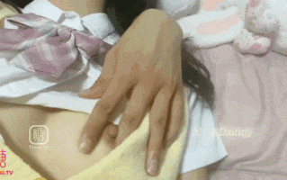 【大神爆草极品双马尾JK萝莉！】爸爸你可以轻一点草我嘛？我姐姐就在隔壁被她听到我就完了！妹子长相真的巨清纯！一副乖乖女的样子背后居然是受虐体质就喜欢被主人侮辱！男主最后射的时候直接深喉爆射！妹子还一脸享受的样子！太反差了。 #清纯萝莉爱吞精