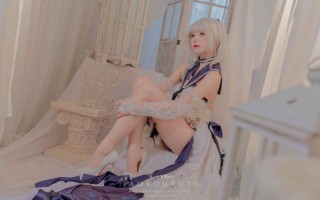 咬一口兔娘ovo 梳妆的大小姐-可畏 57P