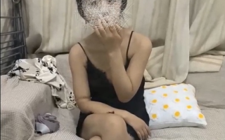 刚敷完面膜的姐姐等不及我进入她的身体，一直求我用力点