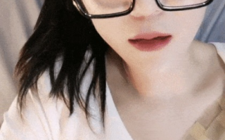 黑框眼镜网红尤物！干净白虎美穴！ [1+992m]