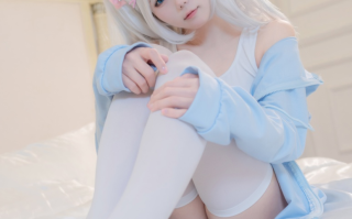 咬一口兔娘 - 做你的猫 白丝猫娘 8K图片4K视频 56P1V 图片质量很好 可以做壁纸