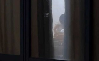 小情侣教室激情做爱遭同学偷拍！学生妹反差一面暴露无遗 不雅视频刷爆全网！