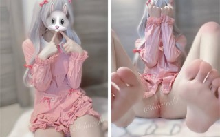 jk cos  极品小女仆，元气满满青春可爱，一线天白虎，奶子圆润， 道具大玩家PR1