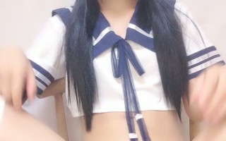 19岁萝莉萌妹一脸清纯呆萌，操着操着自己生气了网友直呼对她好点