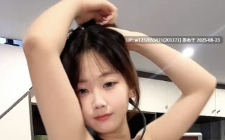 露脸高颜值性感火辣艳舞表演揉奶玩逼粉嫩骚穴自己抠到尿尿听狼友指挥呻吟可射【1v800m】