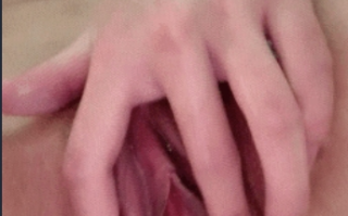 贫乳高颜值萝莉新人 全裸沐浴 道具自慰 激情无套啪啪【3v1g】