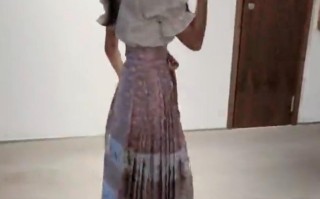 让苗族少女体验肉棒按摩 插哭求饶