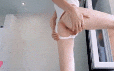 射一个戴眼镜的阿姨。