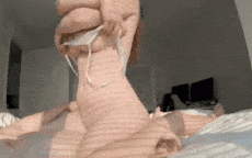 女孩喜欢被粗暴地操进她紧致的小