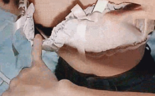 邻家有女初长成无毛白虎小嫩逼又紧又粉让大哥一下插进.. [1+347m]