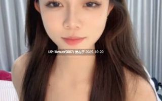 刚下海的00后白嫩清纯少女，可爱甜美的外表下藏着反差淫荡的心！无毛粉穴娇嫩出水，被狼友调戏还很娇羞，颜值绝对属于美女级别，自慰随便弄一下子就爆浆！