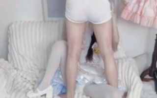 享用极品白丝洛丽塔的嘴巴和美乳