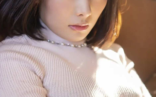 【解说】坦克车驾驶员，准备就绪！！！小泉日向 STARS126C 在公共场合穿着超短裙丁字裤露出大屁股的美女 无码流出版 豐滿圓臀無理露出的巨臀不穿內褲女 