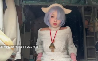 cos萌妹冒着风险宿舍给狼友展示pu12