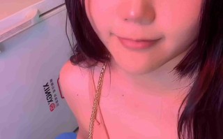 贵州花果园本地有名COSer 98年长腿美女 人造18号 与粉丝开房激战 黑丝足交后入狂操全程高能